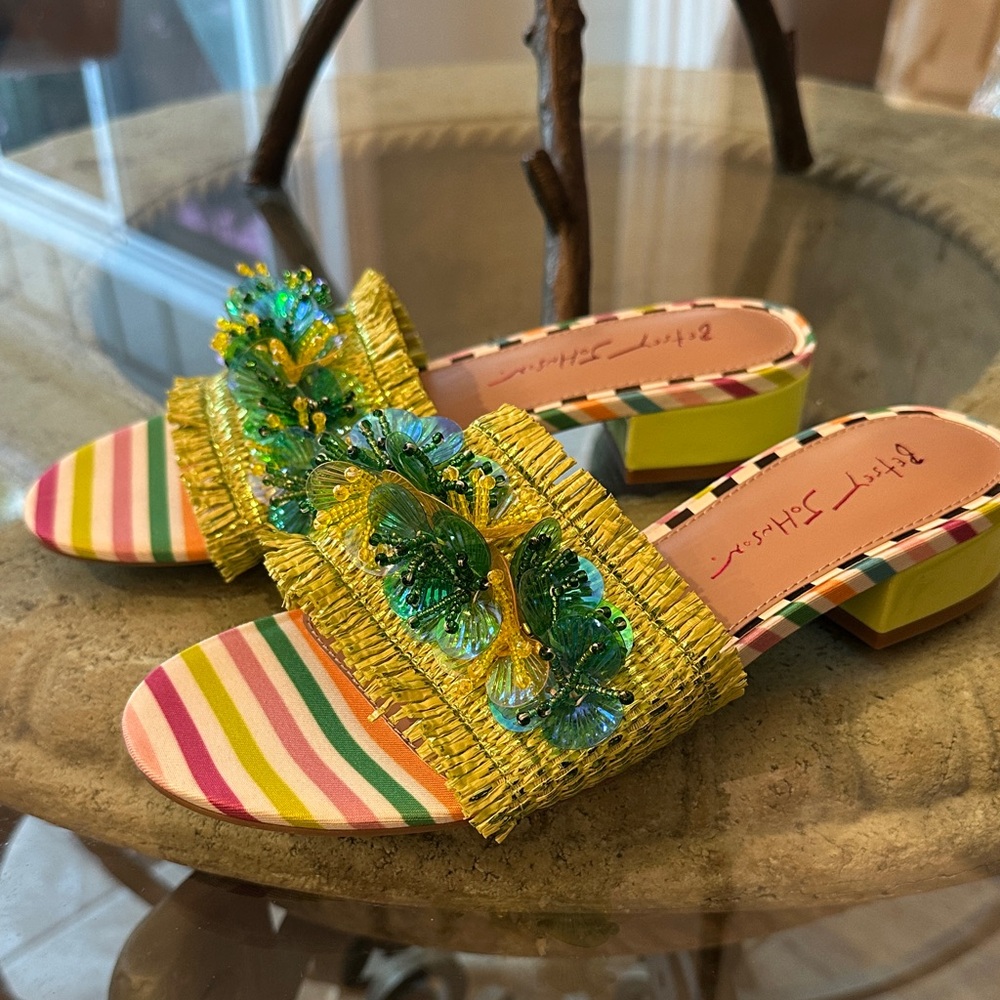 $89 New Betsey Johnson Peyten Green  Colorful Striped Women's Sandals sz 7